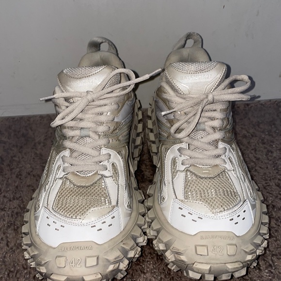 BALENCIAGA 42 good condition give me a good offer or trade - Picture 2 of 3